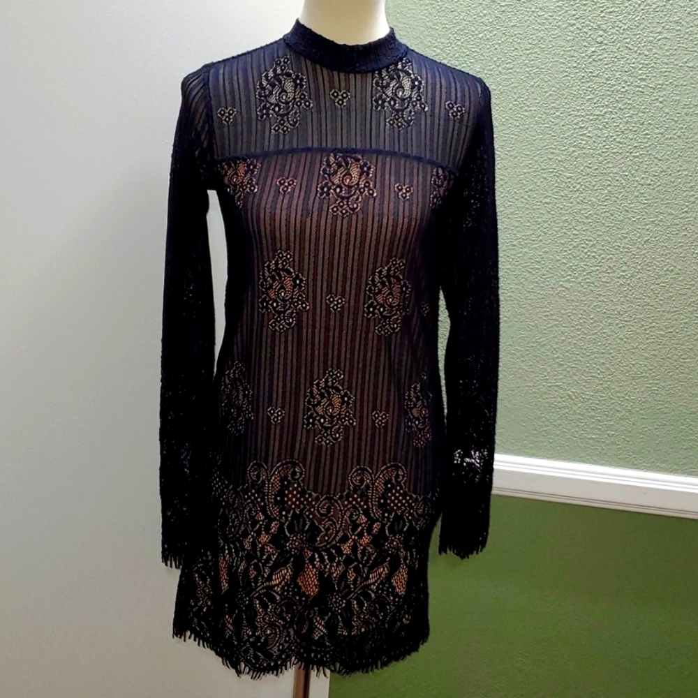 BLACK LONG-SLEEVE LACE MINI DRESS BY FOREVER 21